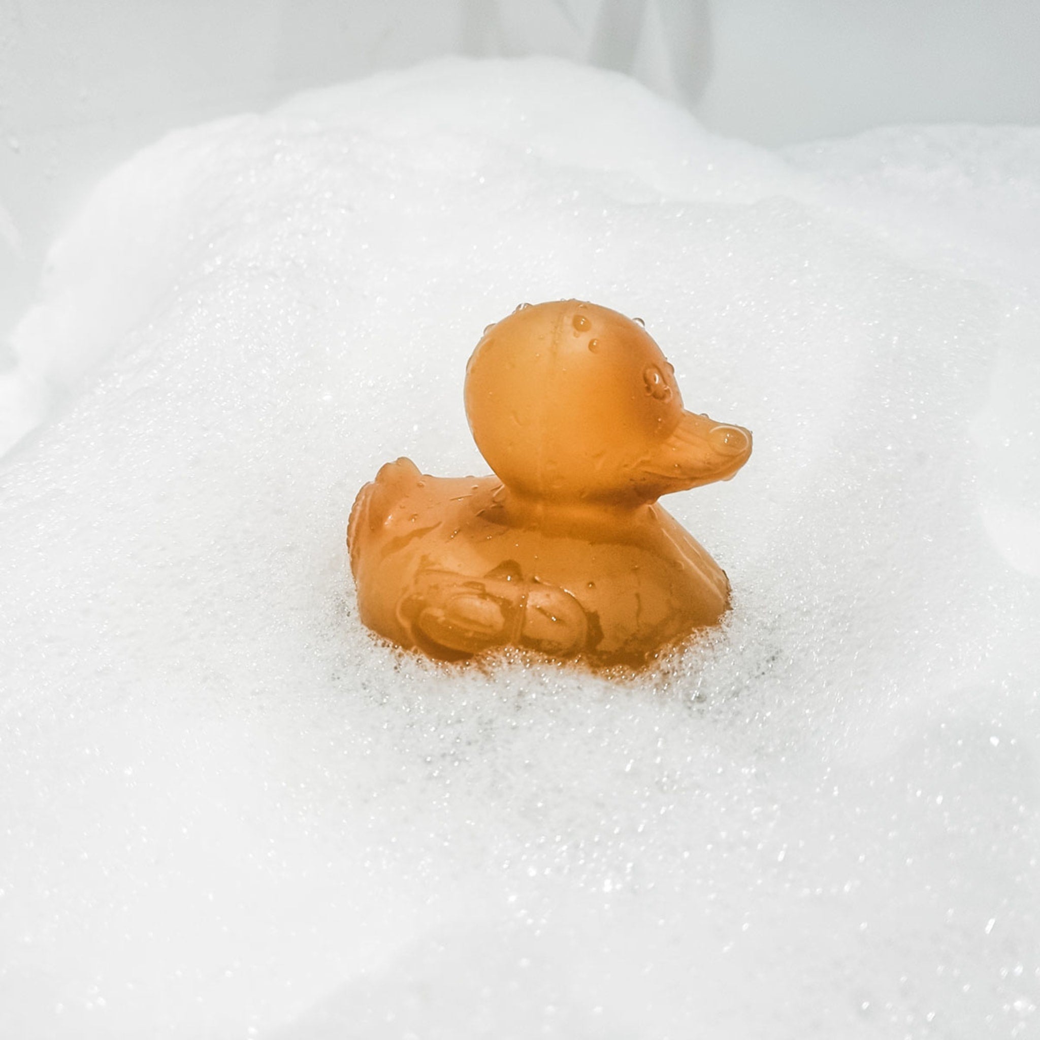 hevea-alfie-badeente-aus-100-naturkautschuk-badespielzeug-ohne-loch image 2
