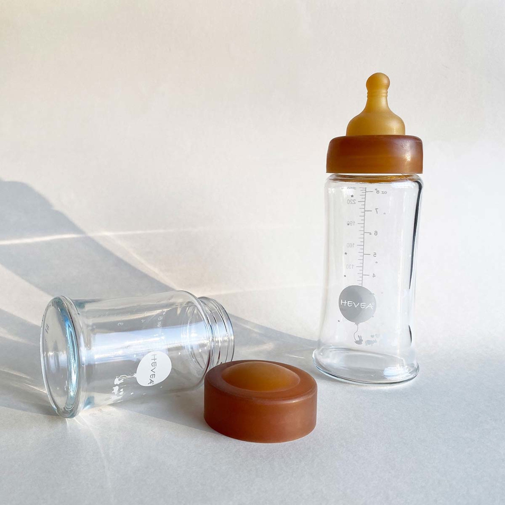 hevea-weithals-baby-glasflaschen-doppelpack-250-ml-mit-naturkautschuk-sauger image 3