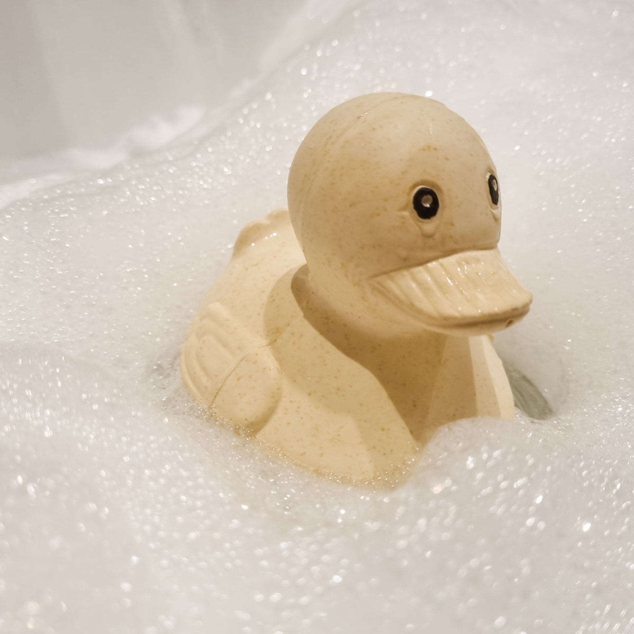 hevea-squeeze-n-splash-badeente-aus-naturkautschuk image 3
