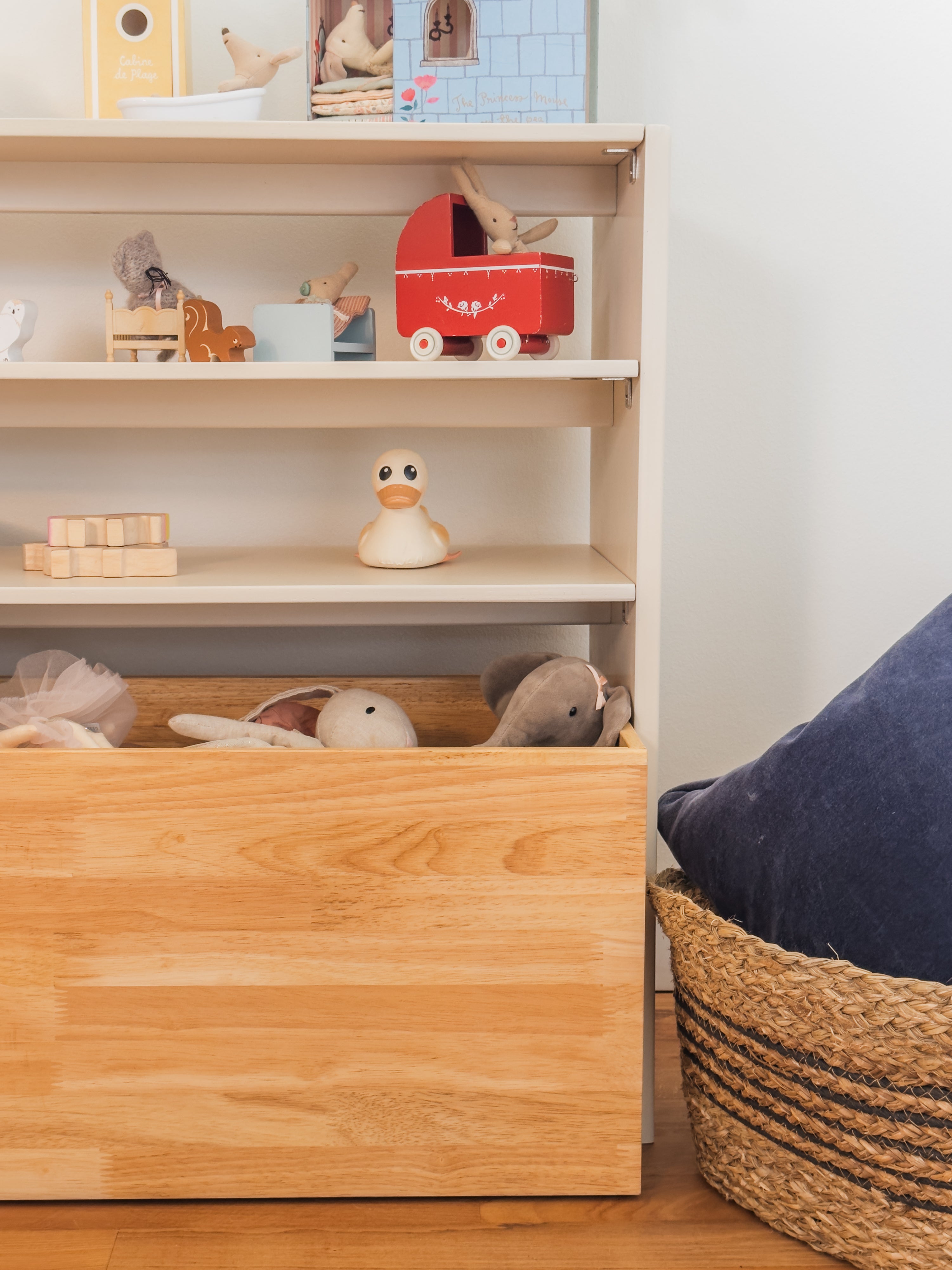 hevea-rubberwood-heritage-display-regal-aus-kautschukholz image 2