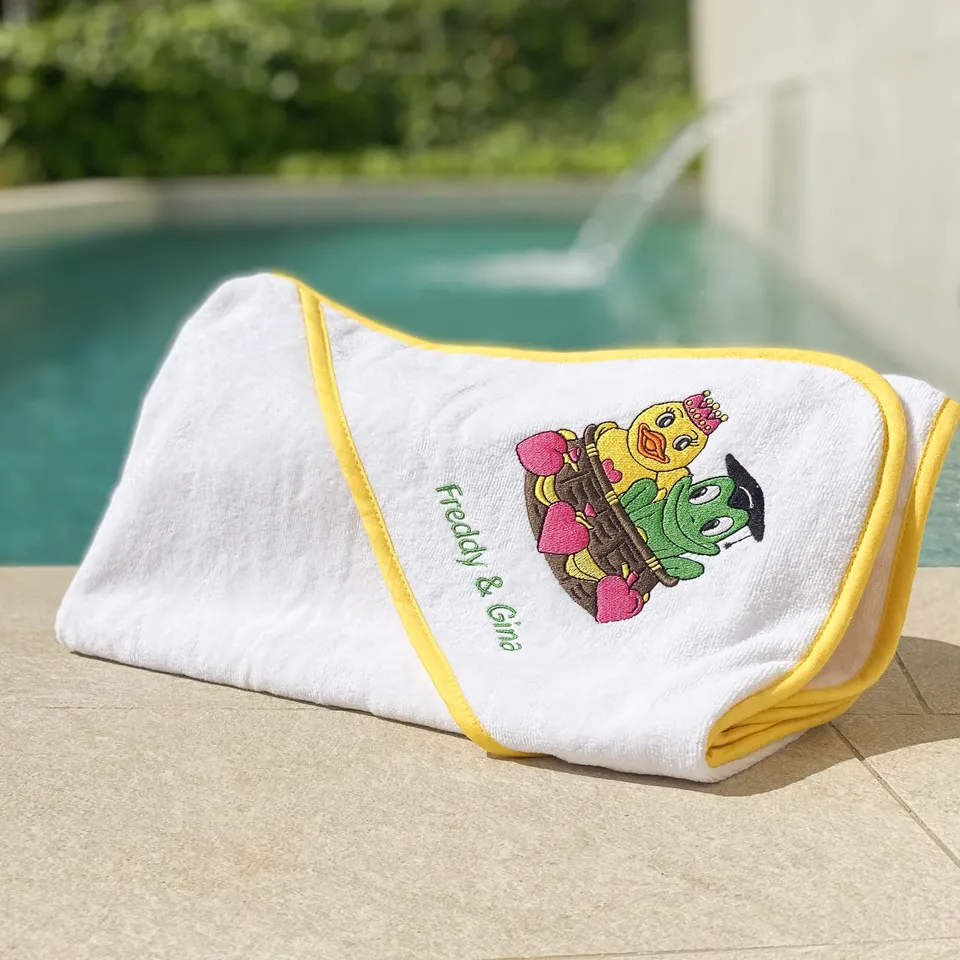 freds-swim-academy-fred-gina-kapuzenhandtuch-wei-aus-frottee-f-r-babys-und-kinde image 1