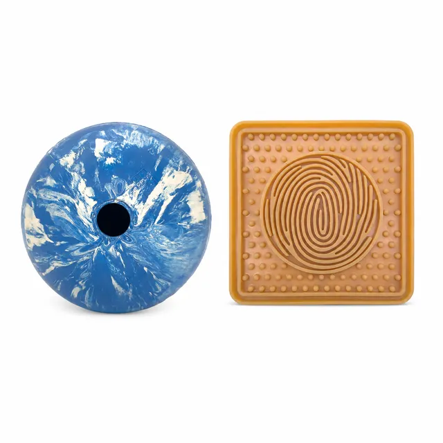 hevea-play-enrichment-set-f-r-gro-e-hunde-planet-ball-licking-mat-aus-naturkauts image 1
