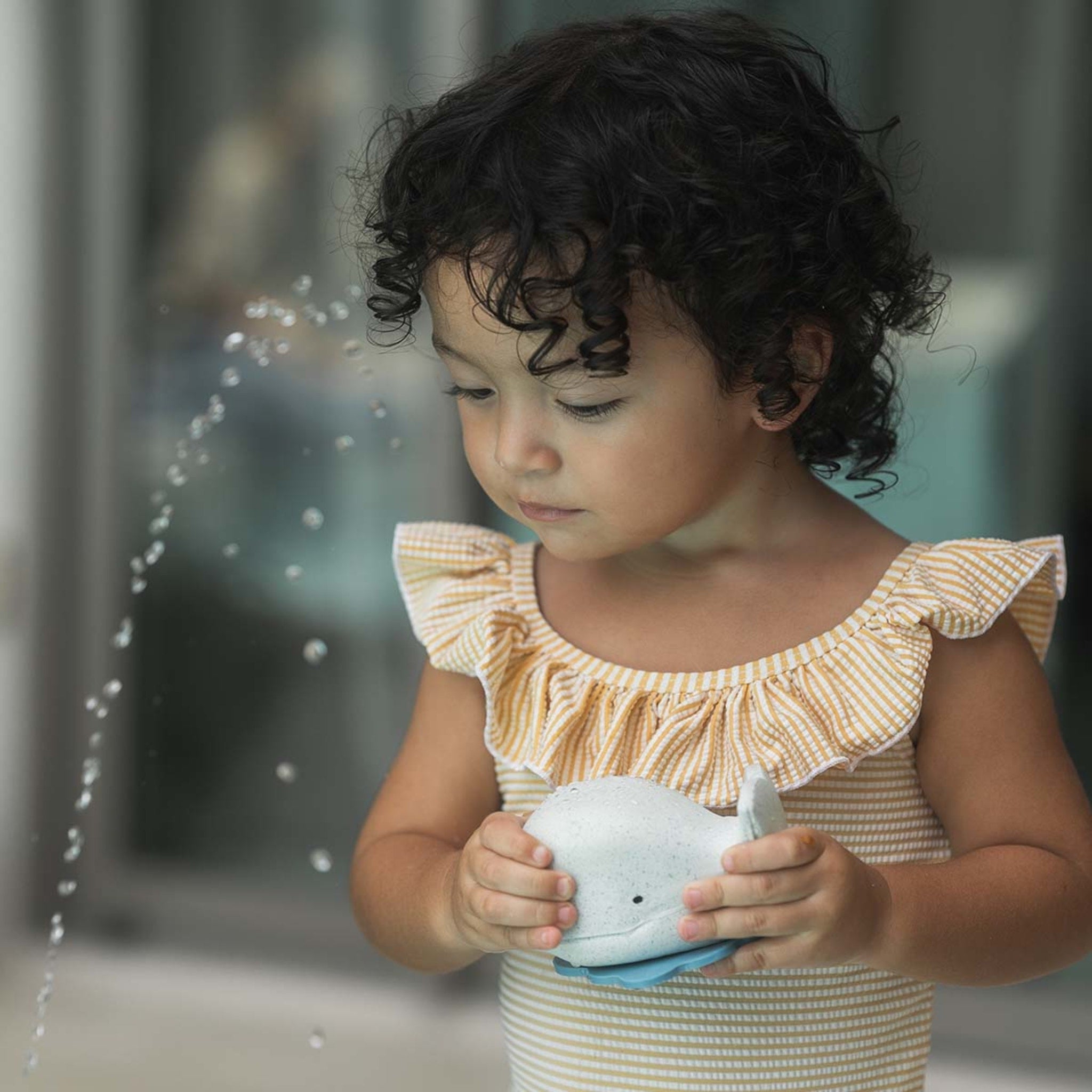 hevea-squeeze-n-splash-wal-badespielzeug-aus-naturkautschuk image 3
